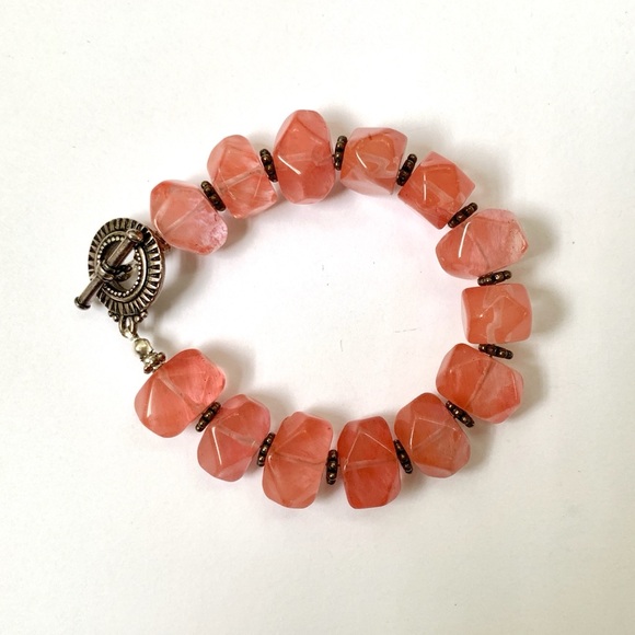 Pink strawberry quartz faceted stone beads bracelet with etched silver toggle - Picture 5 of 16